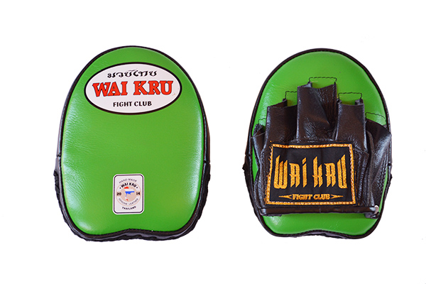 manoplas rectas muay thai wai kru verde delante y detras